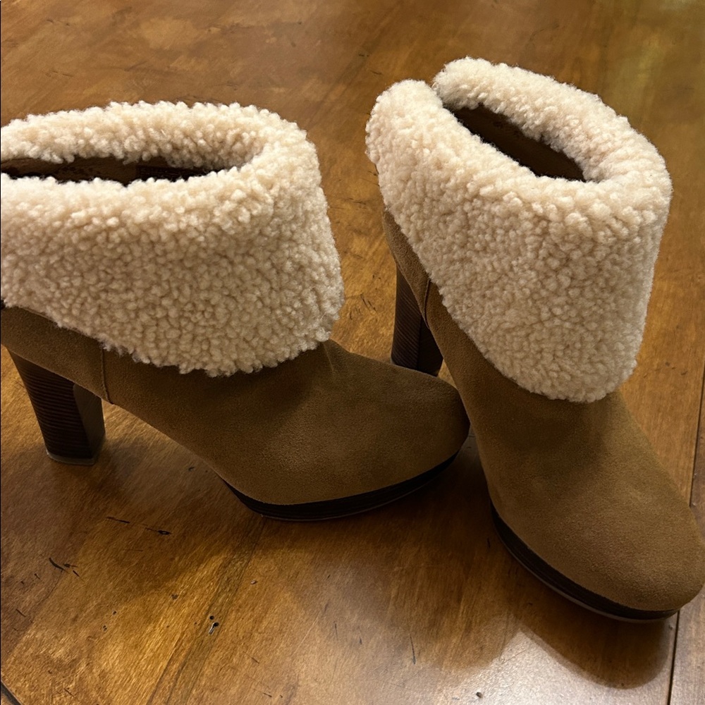 UGG Dandylion II Heeled Booties, size 8.5